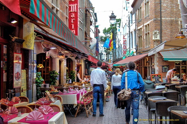 The many tourist restaurants in Rue des Bouchers
